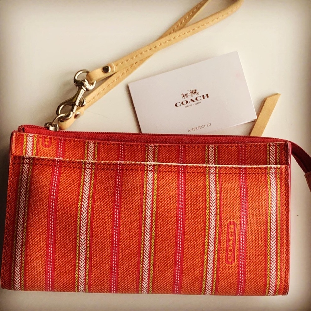 AUTHENTIC COACH wristlet